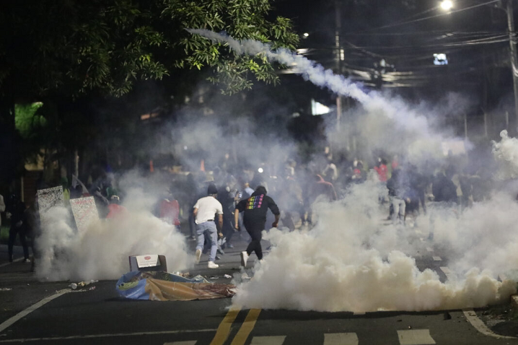 878 personas son arrestadas durante las protestas antiminería en Panamá
