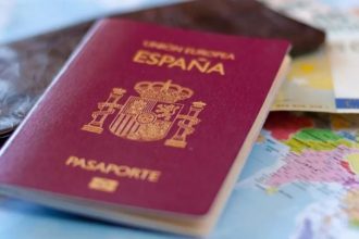 Pasaporte Español sin vivir en Europa Guía Completa Ley de Nietos