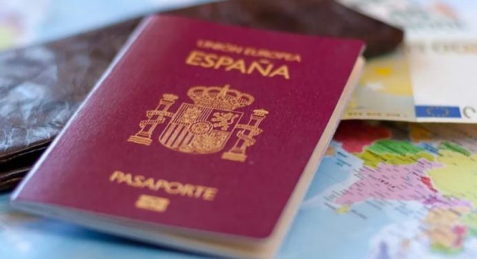 Pasaporte Español sin vivir en Europa: Guía Completa Ley de Nietos