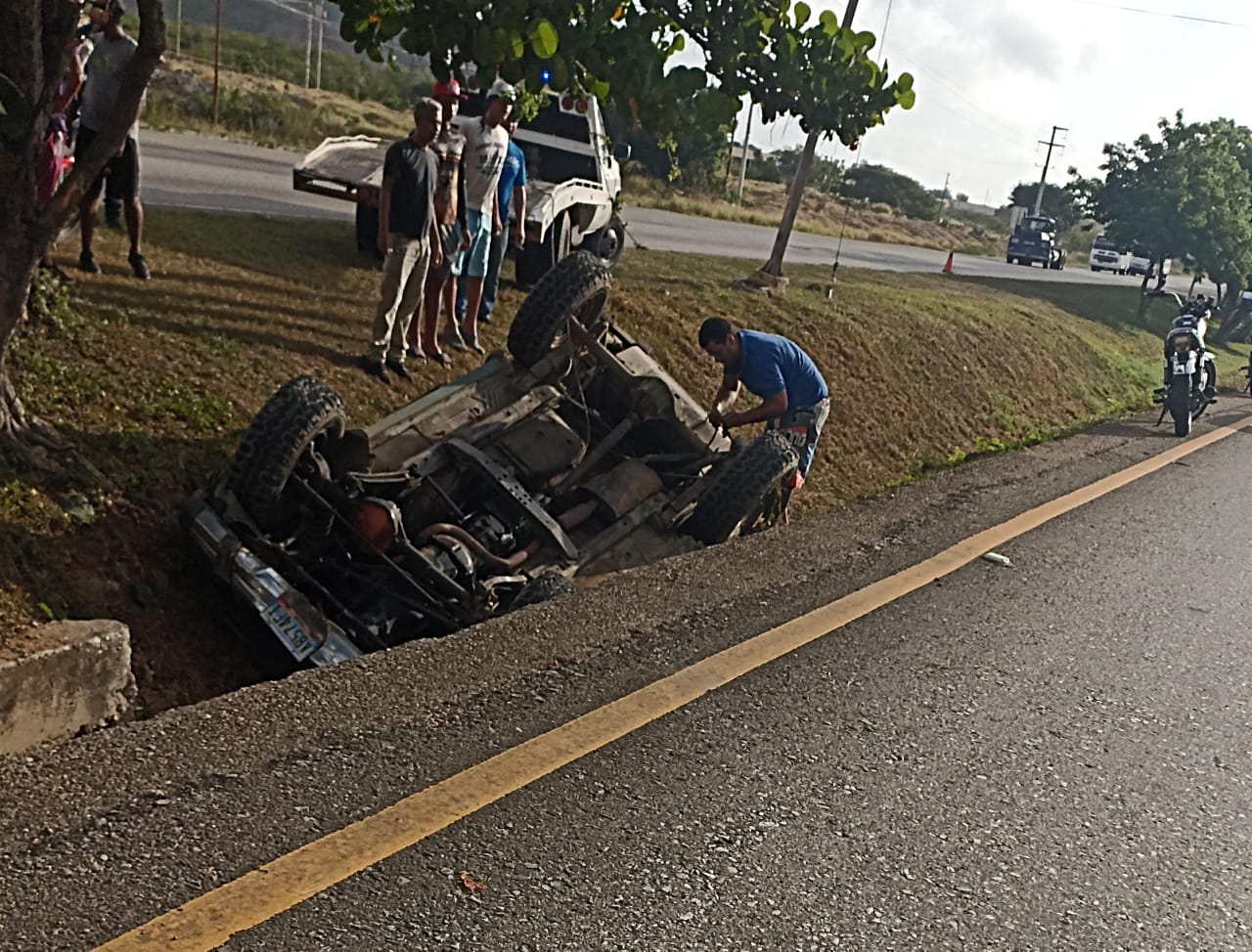 Margarita: Vuelco en la Av. JBA a la altura del Penal de San Antonio + Fotos y Video