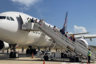 Llega primer vuelo chárter de Varsovia a Porlamar