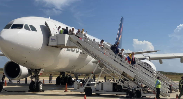 Llega primer vuelo chárter de Varsovia a Porlamar