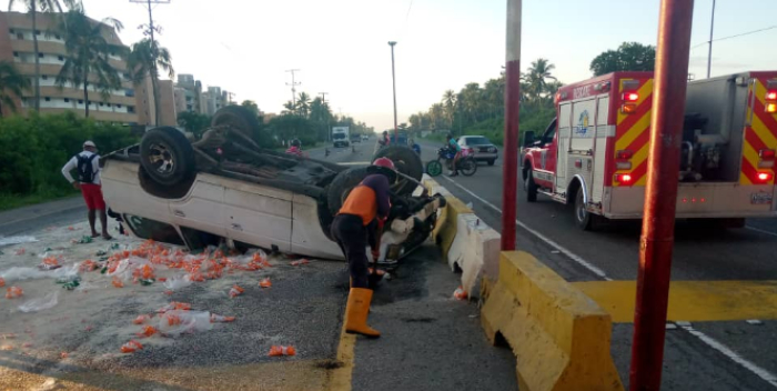 Una gandola y una camioneta chocaron en la carretera Morón-Coro