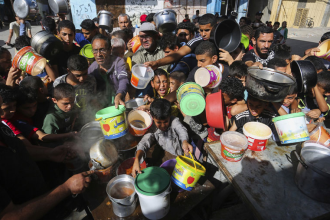 La agencia sanitaria de la Organización de las Naciones Unidas pide el acceso rápido y acelerado de ayuda humanitaria a la zona de hostilidades, y urge a las partes en conflicto a acatar el derecho humanitario internacional