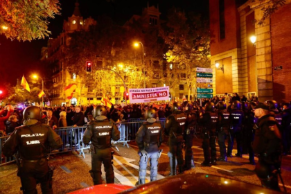 La Policía detuvo a los 15 manifestantes por protestas ocurridas frente a la sede del PSOE en Madrid