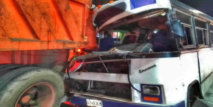 10 heridos por accidente vial en Aragua +VIDEO