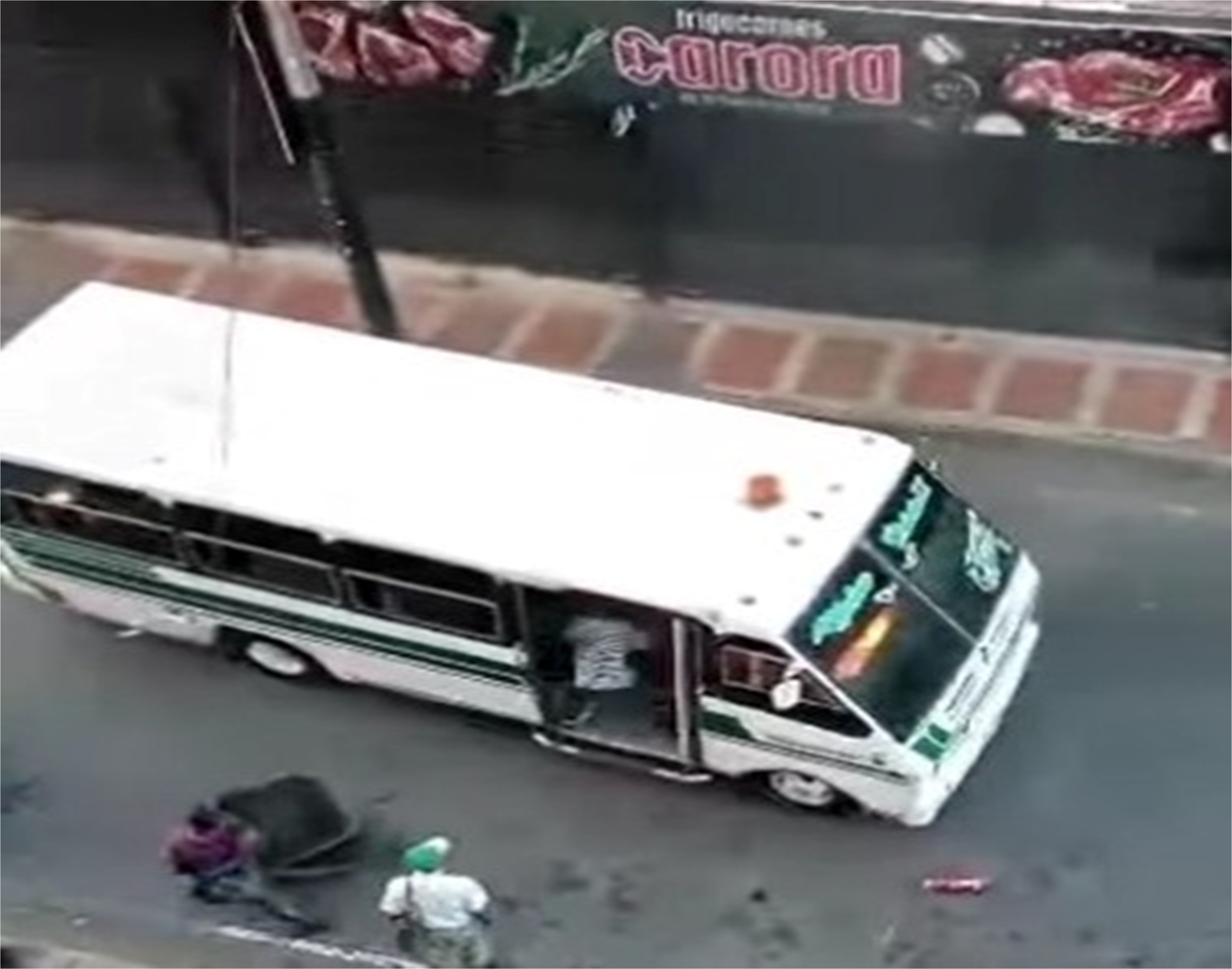 Conato de incendio en unidad de transporte público cerca del edificio Taguapire +VIDEO