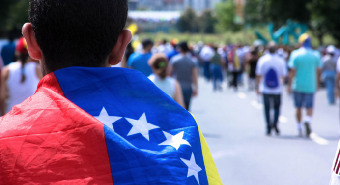 Migrantes Venezolanos Aportan US$ 410 Millones a la Economía Chilena