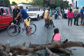 Habitantes de Las Casitas tienen dos días en protesta