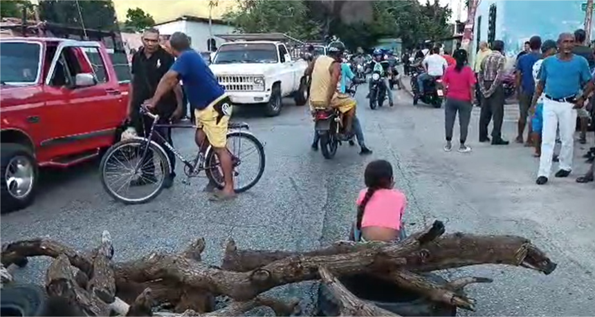 Habitantes de Las Casitas tienen dos días en protesta