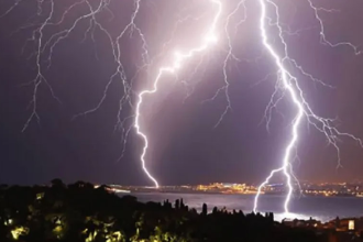 De acuerdo con el IMD, las precipitaciones de este domingo están relacionadas con una circulación ciclónica que se encuentra sobre el noreste del Mar Arábigo.