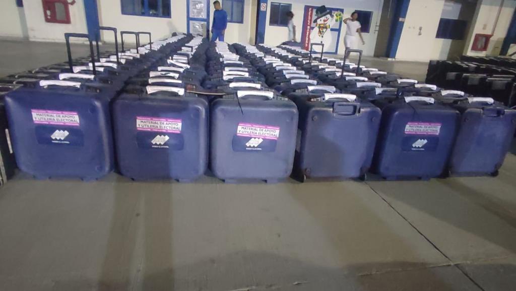 Distribución del material electoral en los centros de votación para el referendo sobre el Esequibo: una medida para garantizar la transparencia y participación ciudadana.