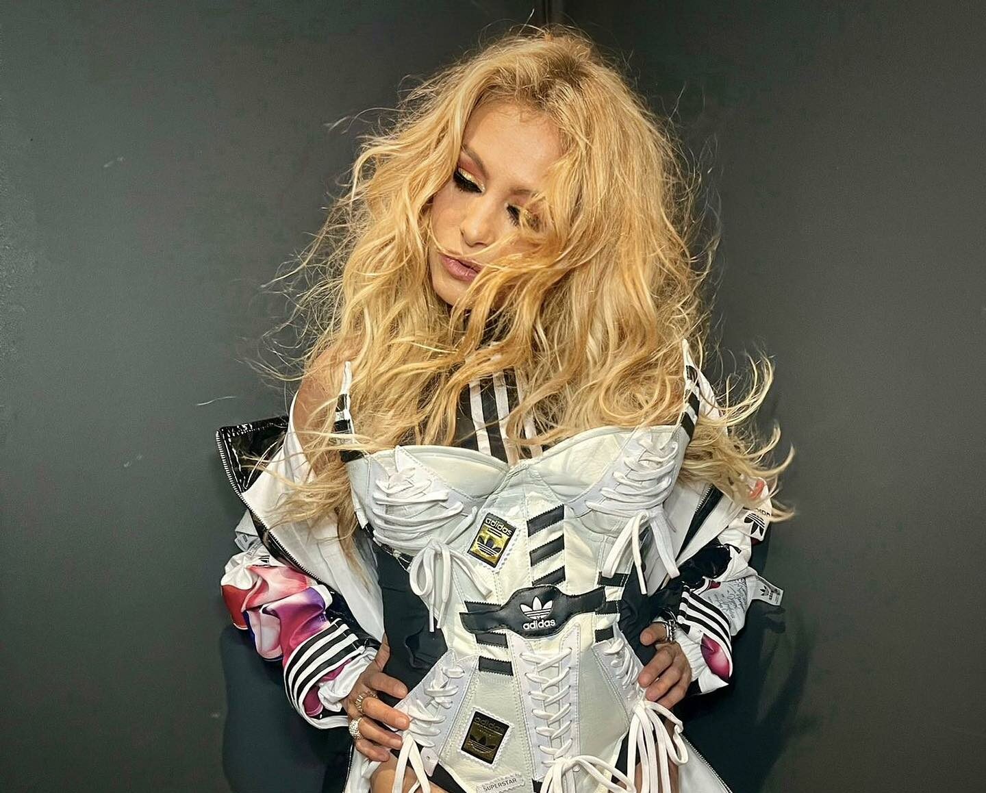 Paulina Rubio enfrenta la posibilidad de perder la custodia de sus hijos