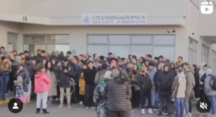 Venezolanos en Islandia se movilizan en protesta contra las deportaciones