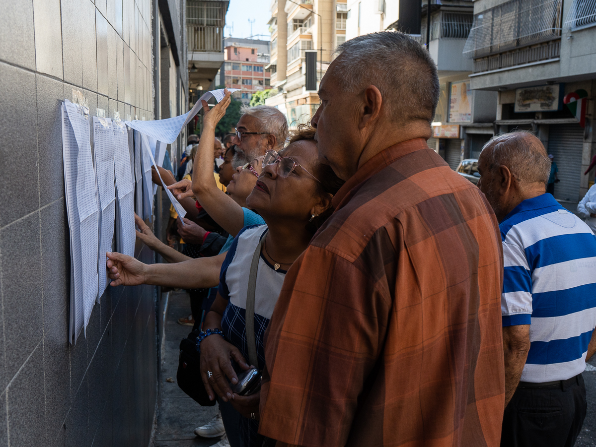 EEUU comunica a Caracas que el referéndum no es una solución para la disputa con Guyana: una propuesta de reescritura y mejora del título podría ser “Estados Unidos advierte a Caracas que el referéndum no es suficiente para resolver la disputa con Guyana”.