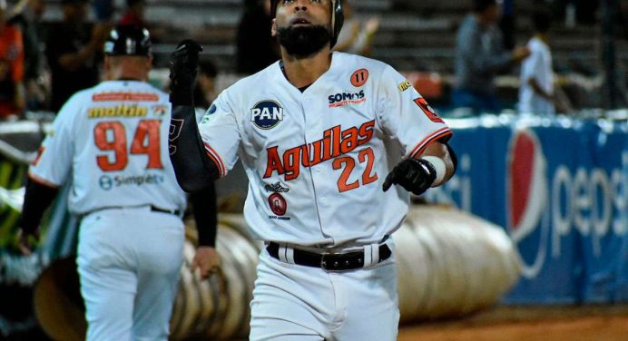 Alí Castillo con hit de oro lleva a las Águilas a la victoria