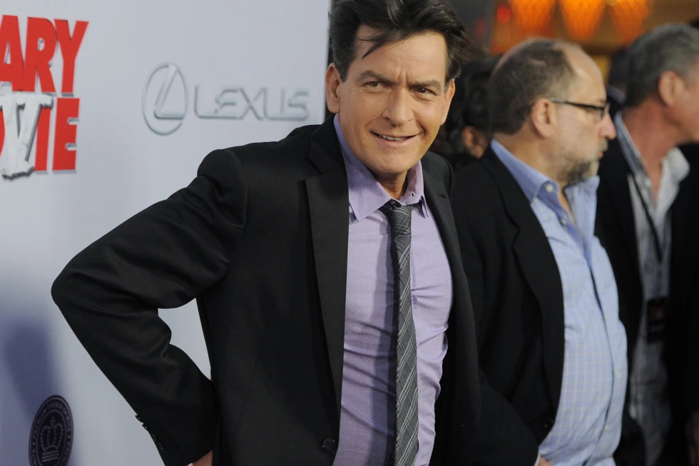 Actriz Charlie Sheen es agredida por su vecina y esta es detenida