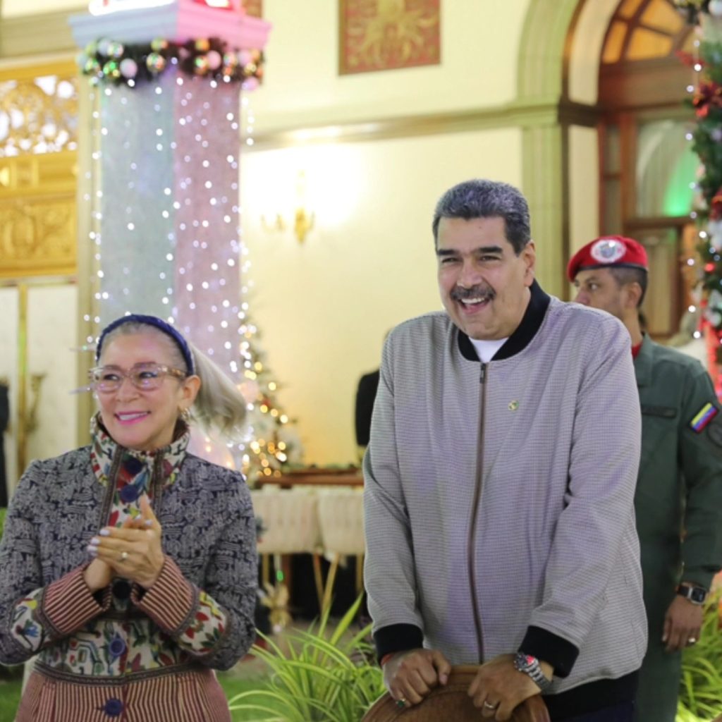 Maduro se reúne con cultores y científicos en el Palacio de Miraflores