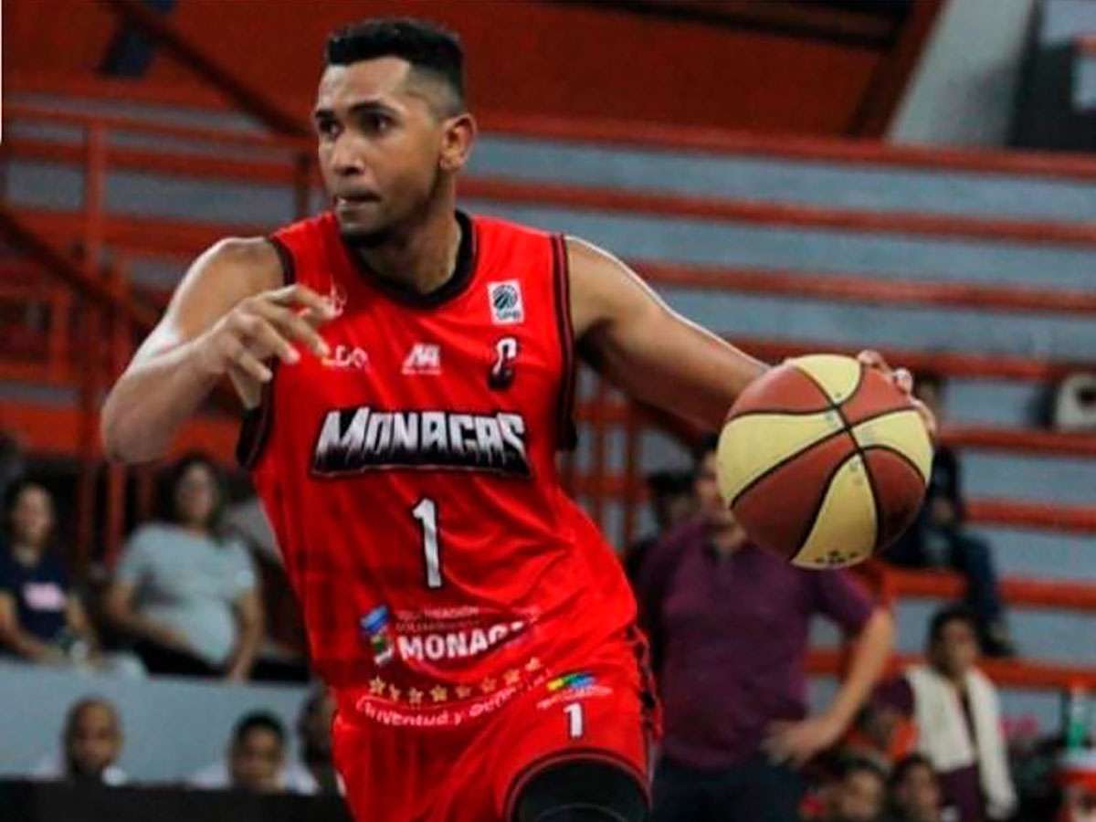 Morris Sierralta se une a las filas de Marinos de Oriente para la próxima temporada