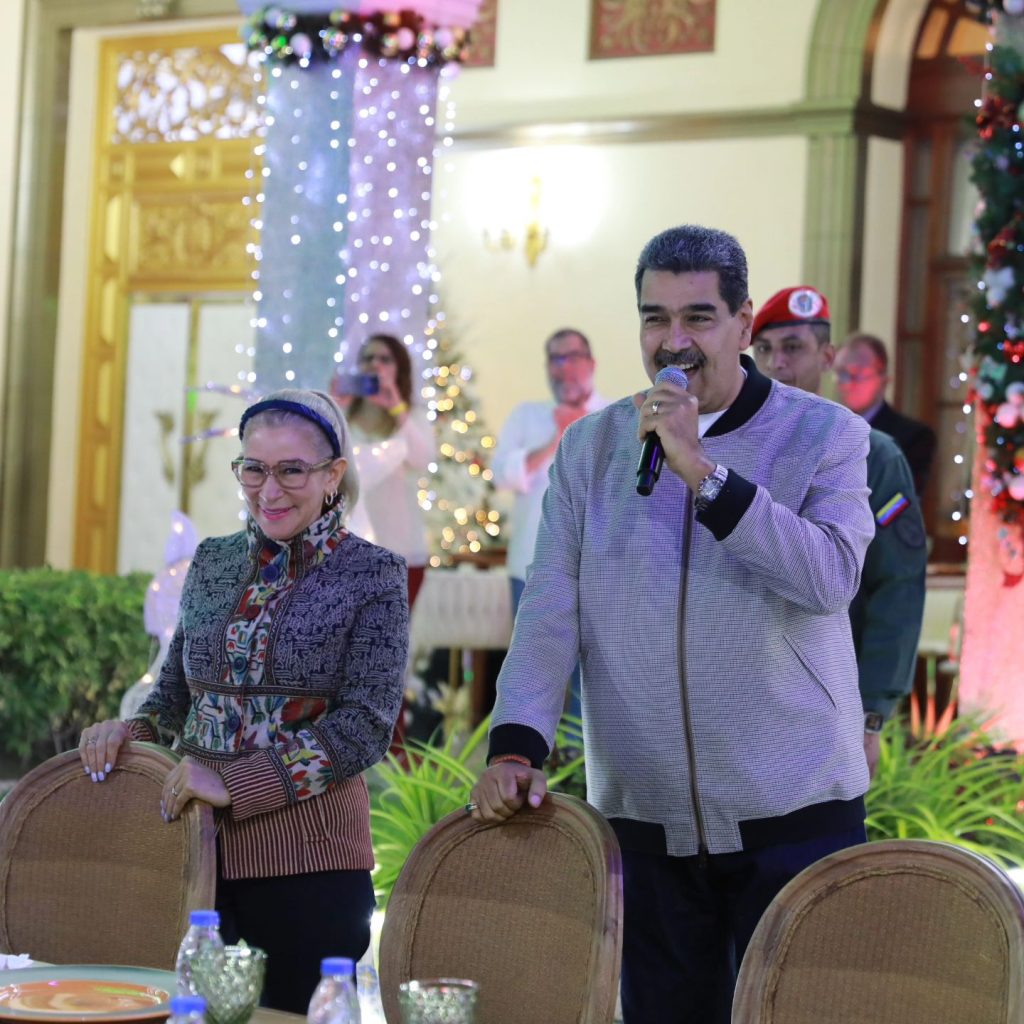 El presidente Nicolás Maduro y Cilia Flores en el encuentro de cultores y científicos