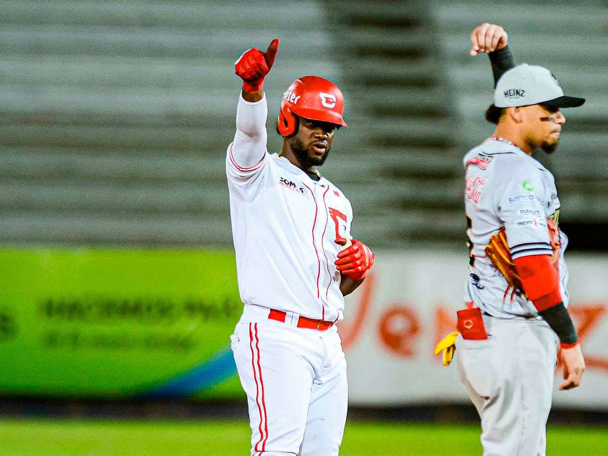 Cardenales se impone sobre Leones y se posiciona como líder indiscutible