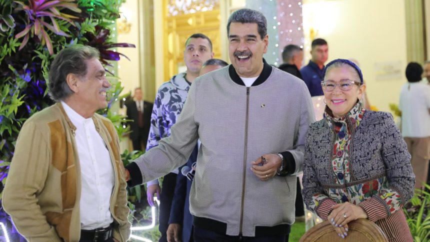 Presidente Maduro se reúne con cultores y científicos en Miraflores