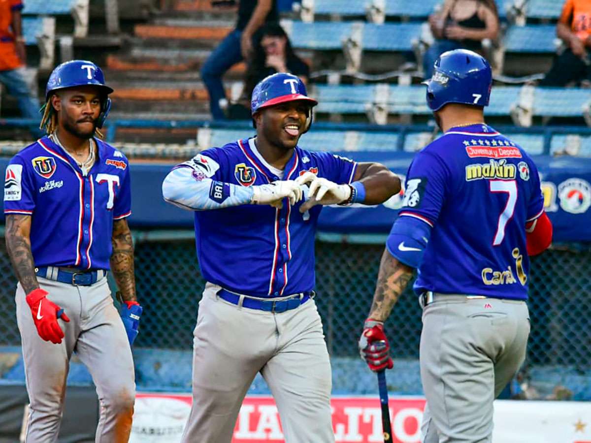 Tiburones aplasta a Águilas en Maracaibo