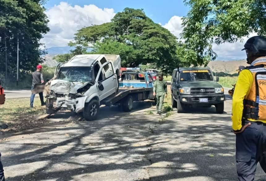 Medios regionales indicaron que Guaran chocó contra un árbol en el sector Casupito, en el municipio Sucre del estado Aragua.
