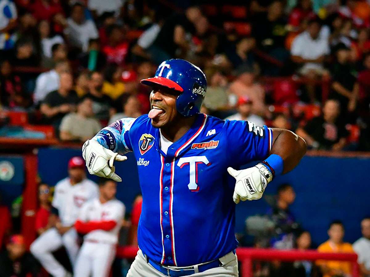 Tiburones continúa su racha ganadora al derrotar a Cardenales