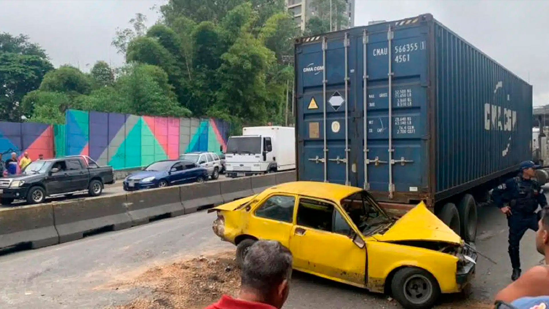 Accidente de una gandola en la carretera Panamericana