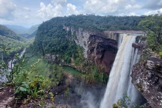 El fiscal general guyanés, Anil Nandlall, dijo este martes que el gobierno de Guyana solicitará al Consejo de Seguridad de la ONU sanciones contra Venezuela