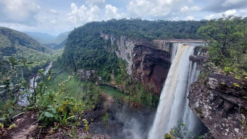 El fiscal general guyanés, Anil Nandlall, dijo este martes que el gobierno de Guyana solicitará al Consejo de Seguridad de la ONU sanciones contra Venezuela