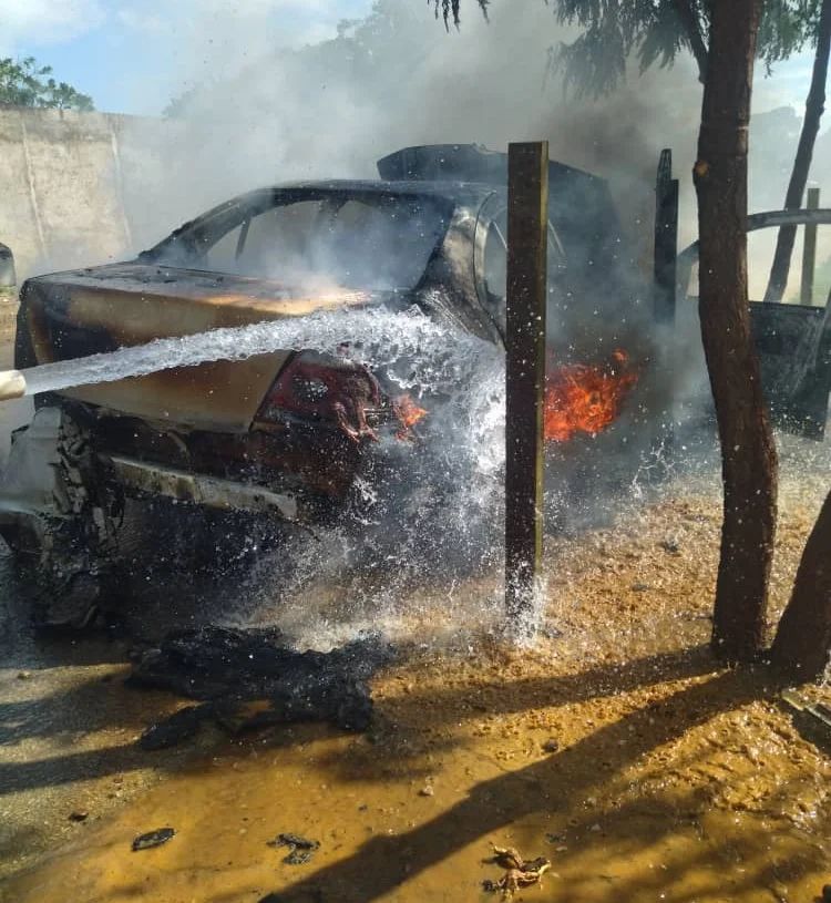 Margarita: Incendio de vehículo en Robledal +Fotos