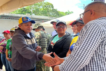 Rodríguez Cabello realizó un recorrido por los diferentes operativos de atención en compañía de la directora del Saime Bolívar, Yocasta Isabel López.