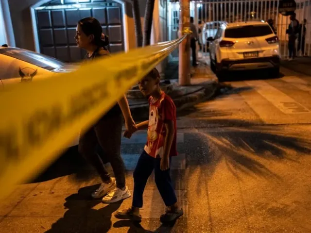 Cuando llegó la ambulancia, el niño y uno de los hombres heridos fueron trasladados al hospital más cercano, pero minutos después se confirmó la muerte de ambos.