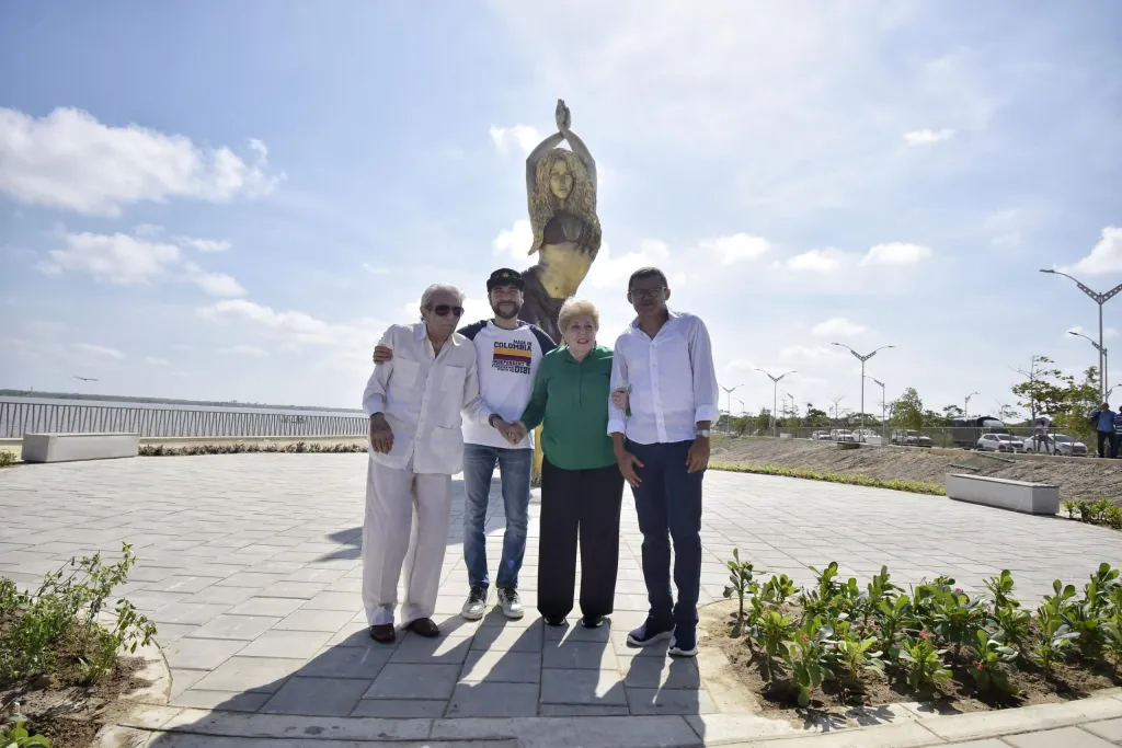 Fotos de la inauguración de la escultura de Shakira en Barranquilla