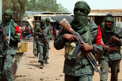 Mali vive una profunda crisis política y de seguridad desde 2012, cuando grupos rebeldes y yihadistas se hicieron con el control del norte del país.