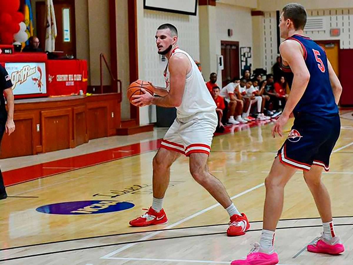 Alejandro Redondo continúa brillando en la NCAA