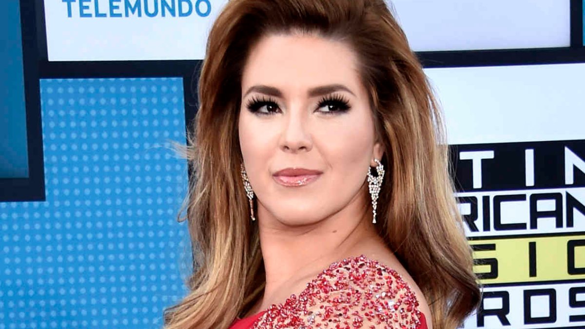 Alicia Machado sorprende al lucir el mismo vestido después de 27 años (+video)