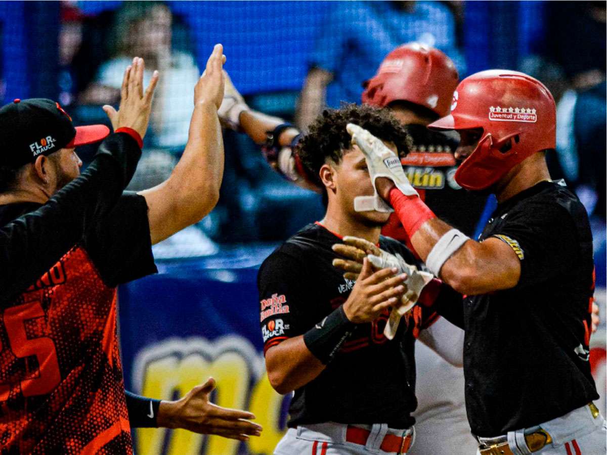 Cardenales se impone ante Tiburones y mantiene su posición en el segundo lugar