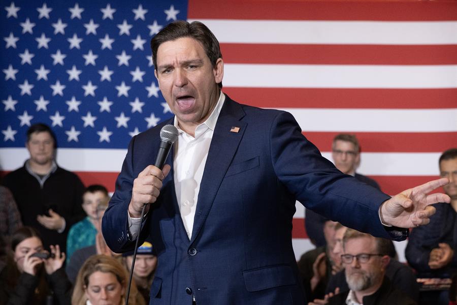 Ron DeSantis, gobernador, renuncia a las primarias republicanas para respaldar a Trump