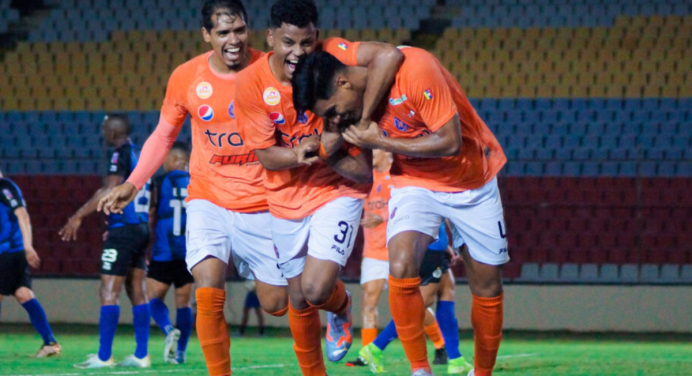 Deportivo La Guaira se esfuerza al máximo para alcanzar nuevamente la cima