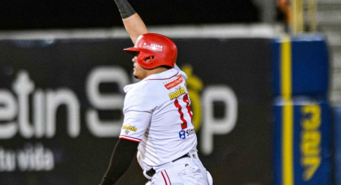 Cardenales logra evitar la barrida contra Tiburones