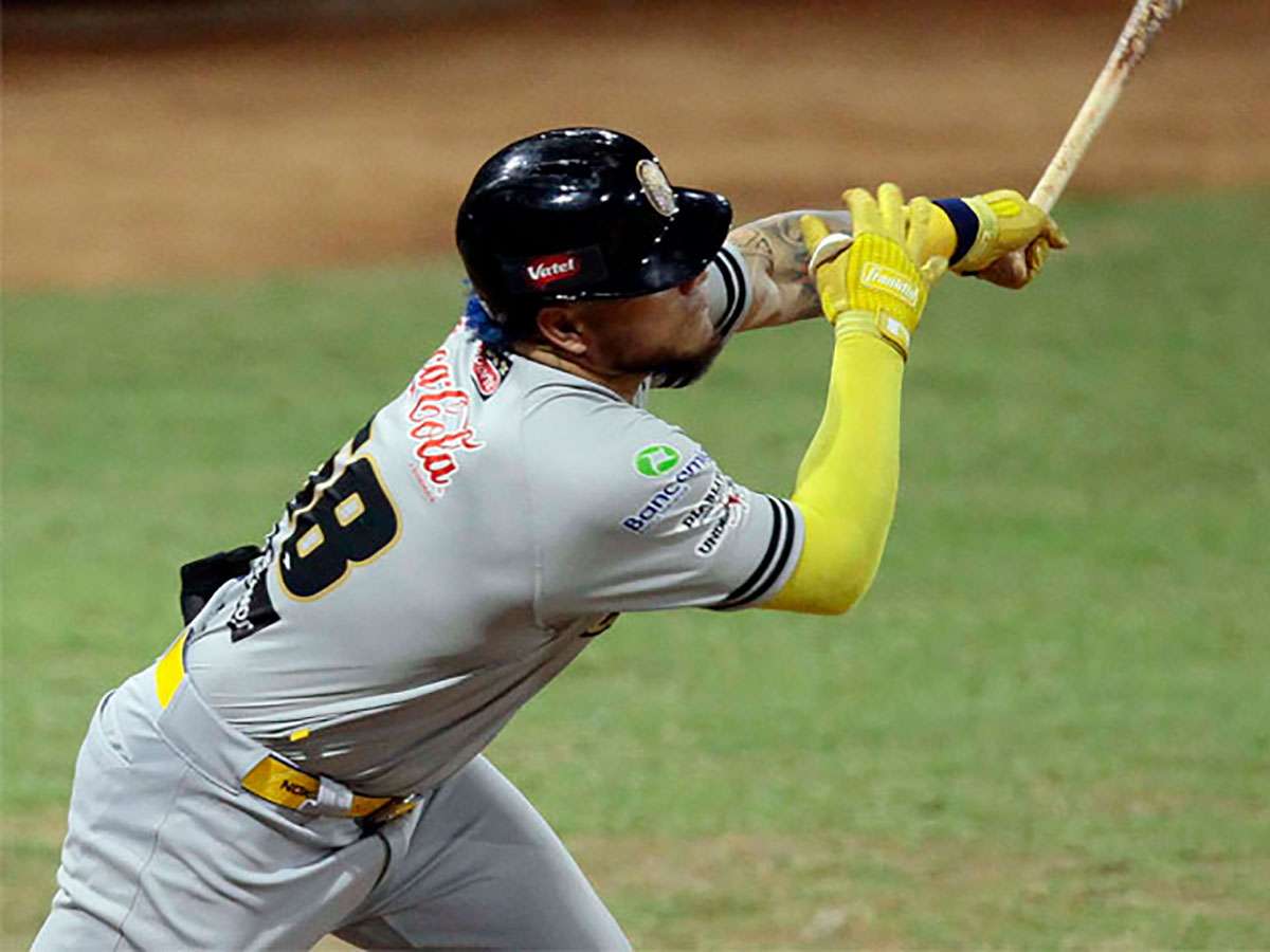 Leones se impone frente a Tigres y continúa en la lucha