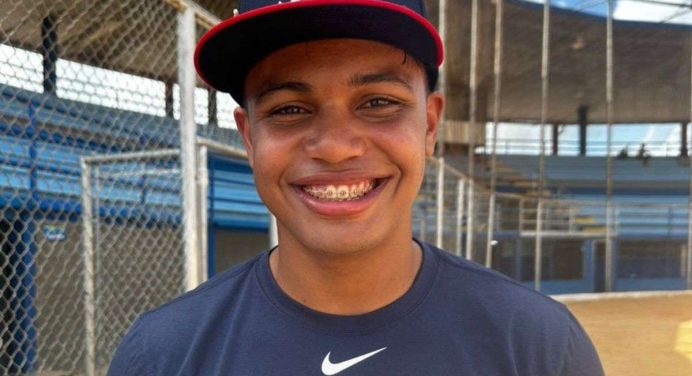 José Perdomo se une a Tiburones como su nueva firma