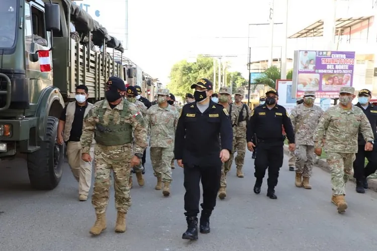 Las Fuerzas Armadas de Perú fortalecen la seguridad en la frontera con Ecuador