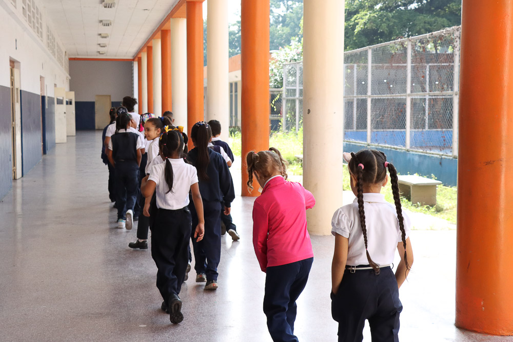 El 60% de los niños, niñas y adolescentes se encuentran en riesgo de abandono escolar o fuera del sistema educativo