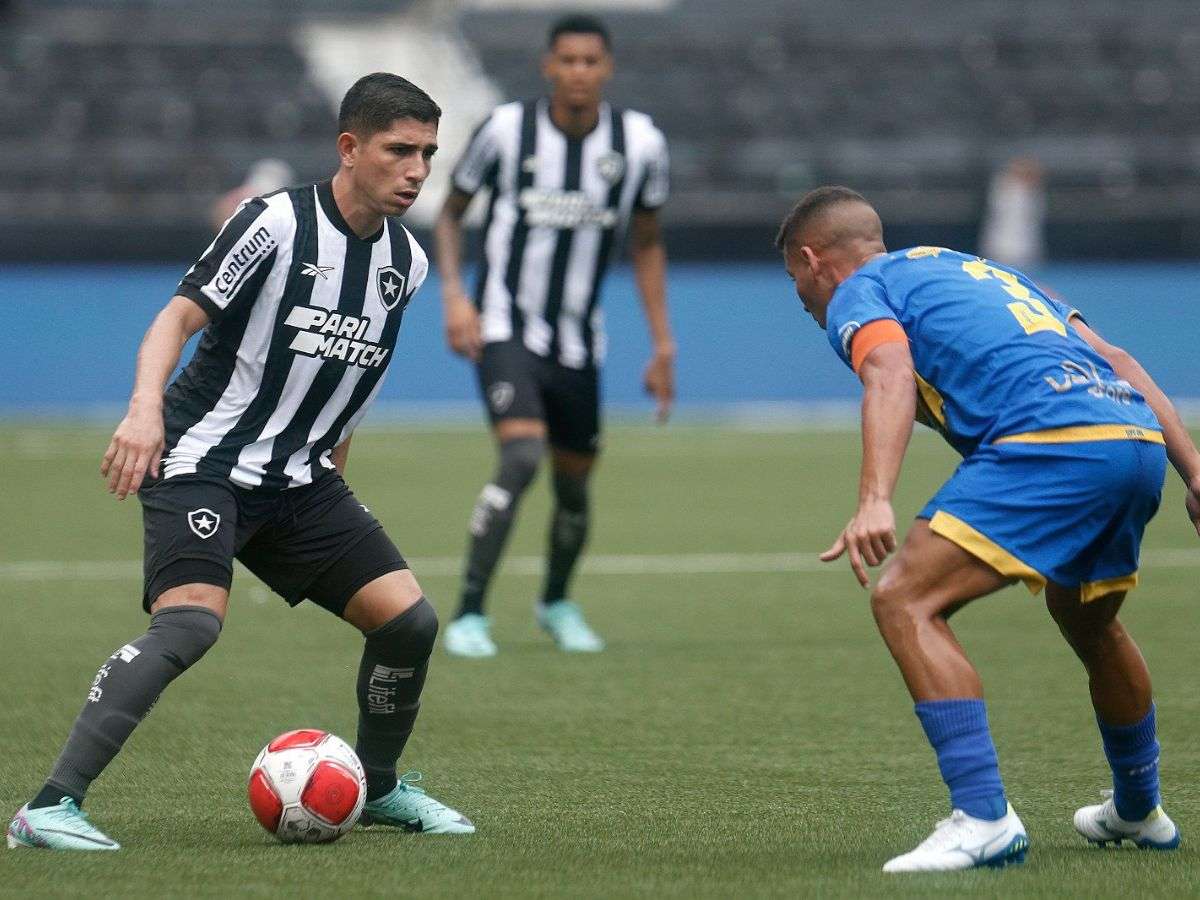 El jugador Jefferson Savarino hizo su debut con el equipo brasileño Botafogo