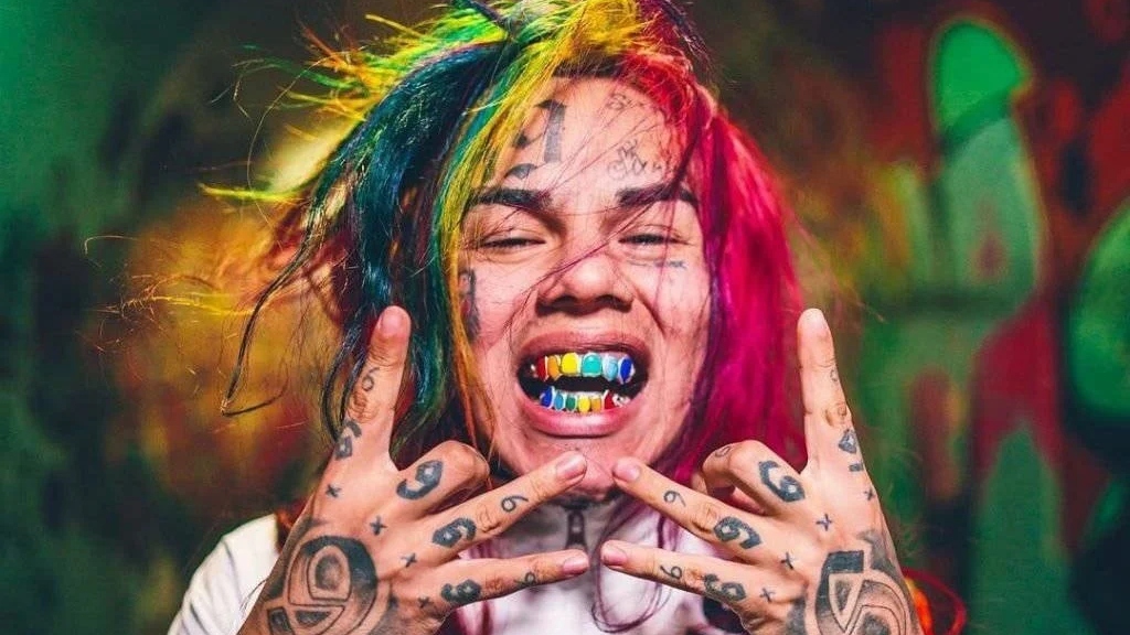 Se suspende la audiencia de Tekashi debido a acusaciones de violencia contra Yailin