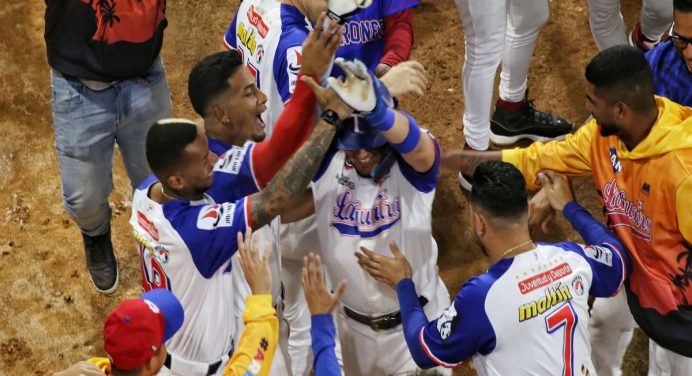 Tiburones fortalece su equipo de lanzadores para la Gran Final